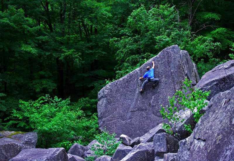 bouldering-800x551 bouldering-800x551